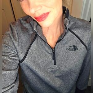 The North Face Women's Gray 1/4 Zip Pullover - SIZE M